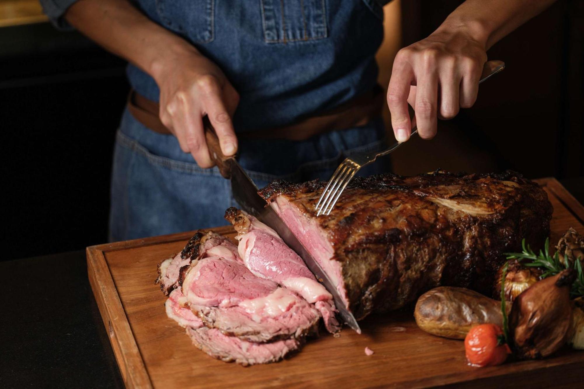 Hyatt Centric Канандзава Экстерьер фото Slicing a roast